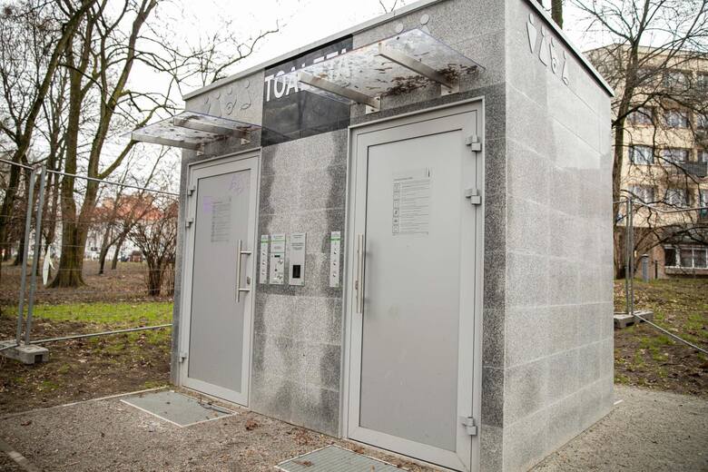 Miejska toaleta publiczna z Parku Planty - luty 2023 roku