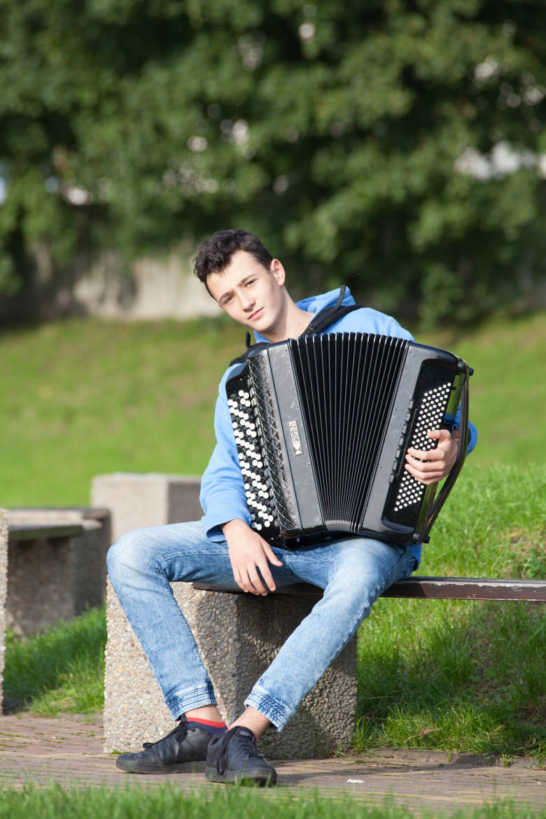 – Chciałbym wygrać „Mam talent” i móc kupić nowy akordeon – mówi Lukas Gogol.