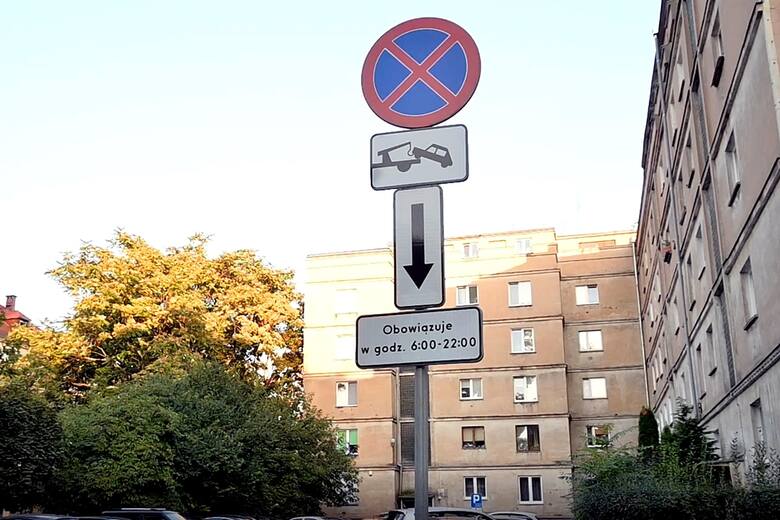 Wrocławianie mieszkający na jednym z osiedli w centrum miasta codziennie toczą walkę o miejsca parkingowe. Problemem jest ograniczenie miejsc przez znaki