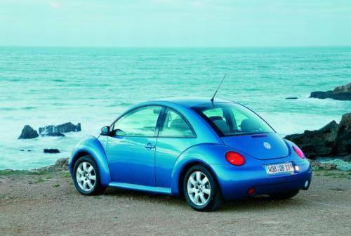 Fot. VW: New Beetle napędzany silnikiem 2 l o mocy 115 KM ma dobrą dynamikę i przyzwoite własności jezdne.