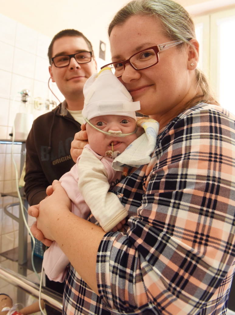 Mała Dominika przyszła na świat w 22. tygodniu ciąży. Ważyła zaledwie 490 gramów! Niebawem, po siedmiu miesiącach w szpitalu, dziewczynka wyjdzie do domu. 