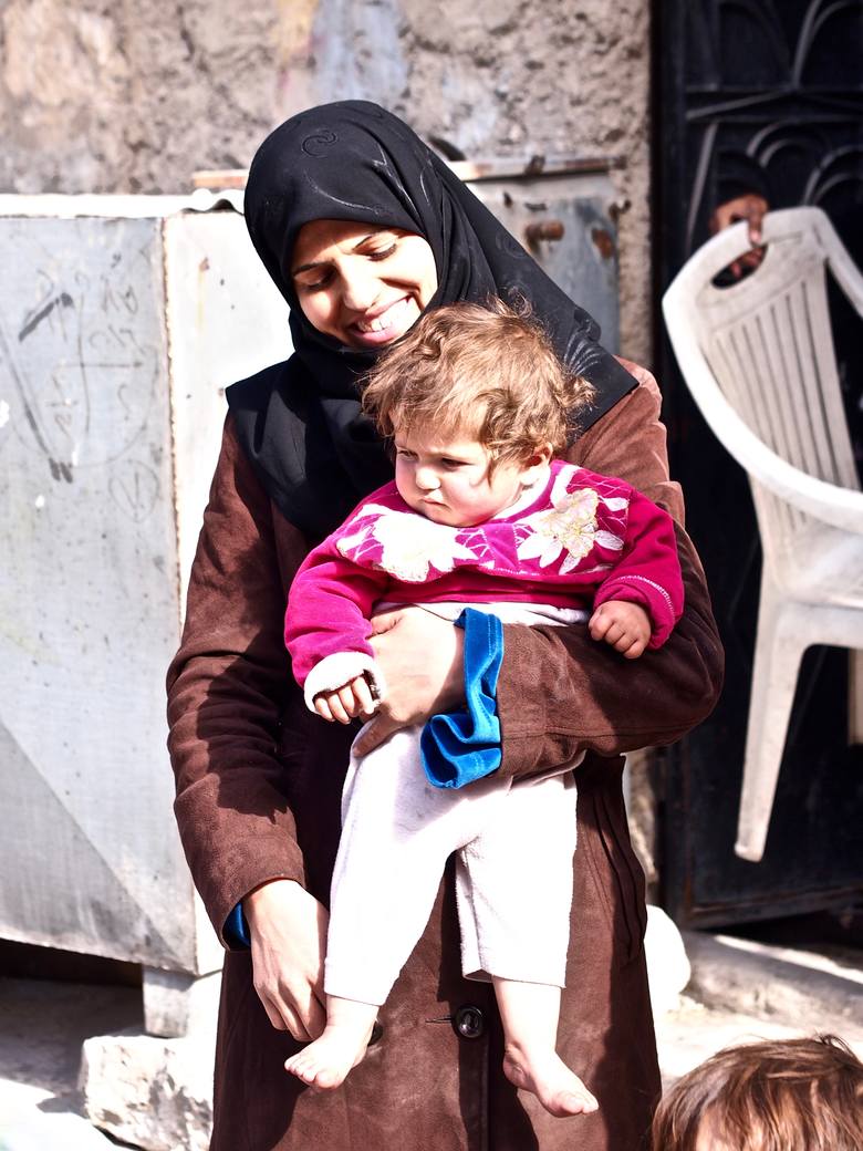 Mieszkanka Aleppo, która przygarnęła trójkę dzieci zmarłej siostry