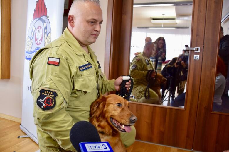 Sądeccy ratownicy wraz z psimi ratownikami wrócili już do domów. Opowiedzieli o tym, jak udało im się uratować w Turcji 12 osób uwięzionych pod gruzami