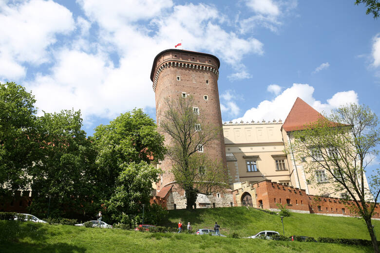 Wawel był siedzibą polskich królów od czasów Kazimierza Odnowiciela do Zygmunta III Wazy, który przeniósł stolicę do Warszawy.