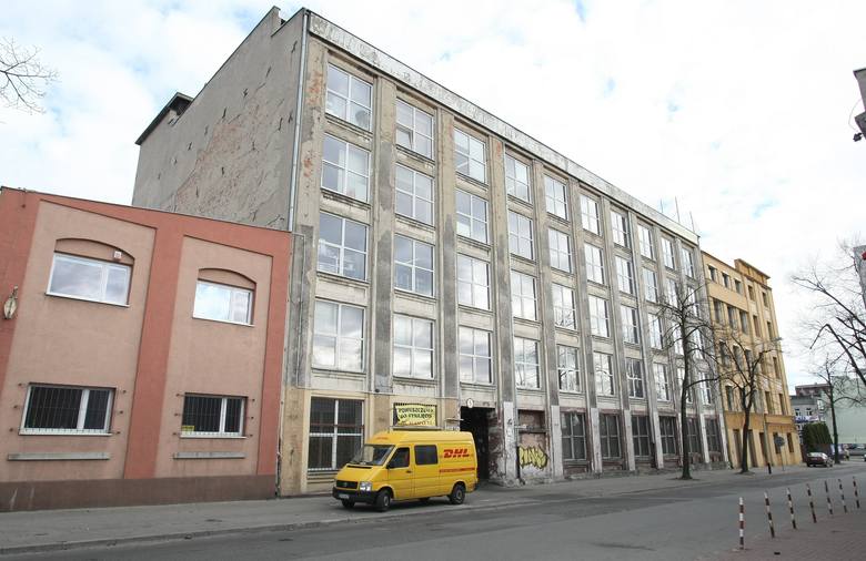 Siedziba Wojskowej Drukarni mieści się przy ul. Gdańskiej 130.