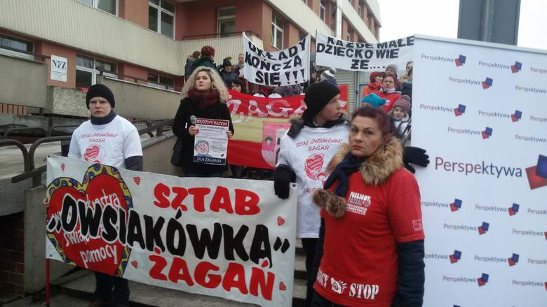 Andrzej Cieślak, ordynator oddziału ginekologiczno-położniczego podziękował mieszkańcom miasta za wsparcie.<br /> Protestujący zapowiedzieli kolejną pikietę pod szpitalem w piatek 26 lutego o 17.00.