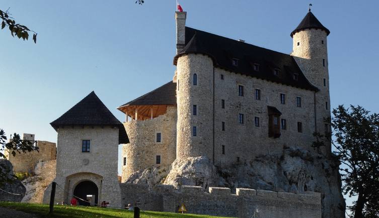 Bobolice. Przez ponad 300 lat stały tu  ruiny zamku królewskie-go wzniesionego przez króla Kazimierza. Rekonstrukcja Bobolic to jedna z najbardziej spektakularnych takich inwestycji w kraju. 