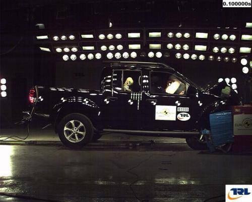 Fot. Euro NCAP: Test zderzenia czołowego Nissana Navary