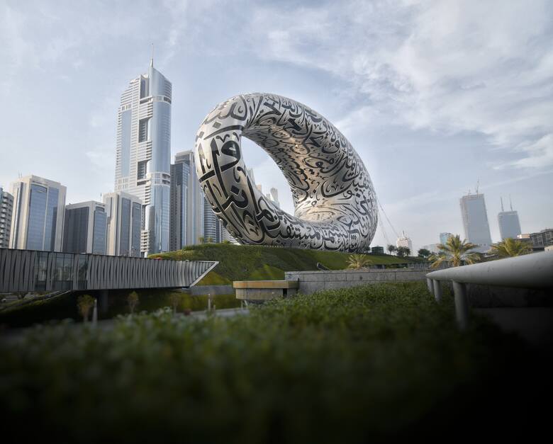 Muzeum Przyszłości w Dubaju to jedna z najnowszych atrakcji turystycznych miasta.