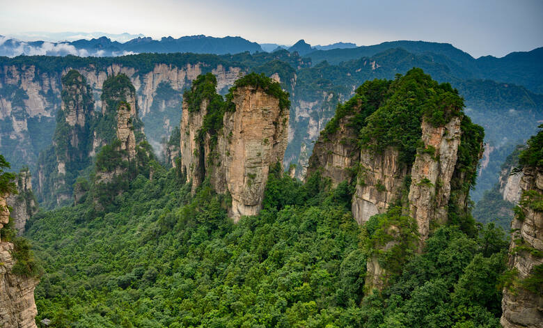 Niezwykłe formacje skalne w Zhangjiajie