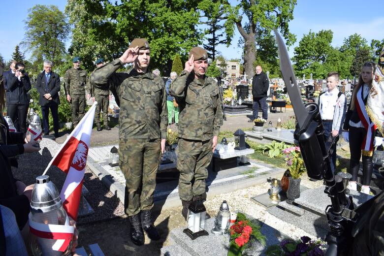 Uroczystości patriotyczne przy grobie bohatera spod Monte Casino - Mateusza Sztynyka, żołnierza 5 Wileńskiego Pułku Artylerii Lekkiej, obrońcy ojczyzny
