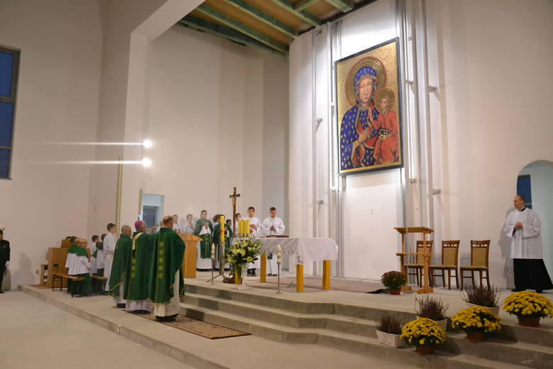 W budowanym kościele p.w. Matki Boskiej Częstochowskiej w Rybniku odbyła się symboliczna msza