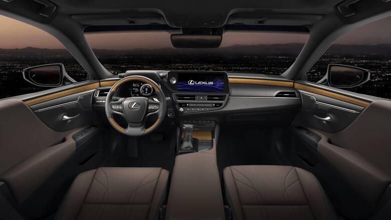 Lexus ESW nowym modelu ES odświeżono stylistykę oraz udoskonalono go pod względem technologicznym. Nowa limuzyna Lexus ES wejdzie do sprzedaży w Europie