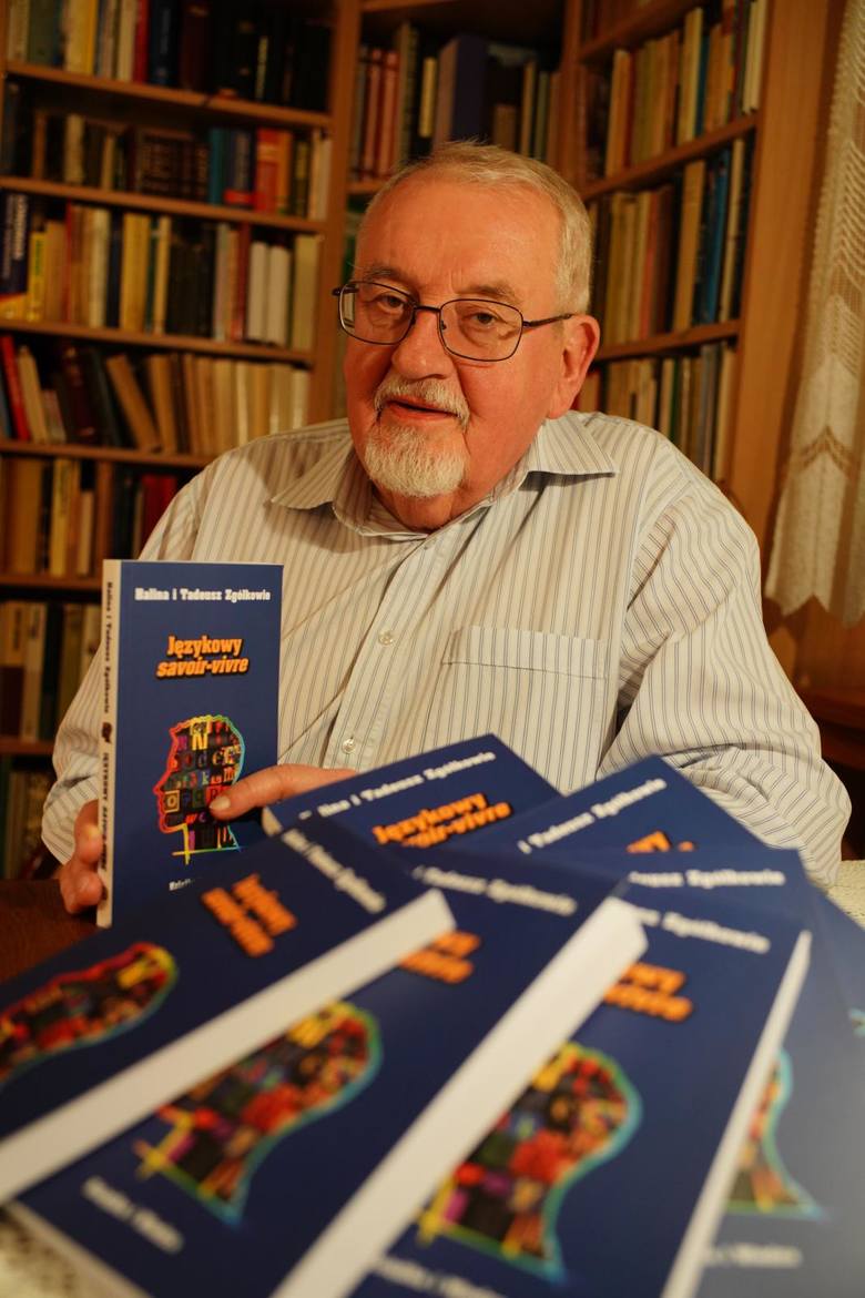 Profesor Tadeusz Zgółka jest  językoznawcą, współautorem &quot;Językowego savoir-vivre&quot;