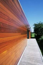 Drewniane elewacje to jedna z najstarszych metod ochrony ścian zewnętrznych.
