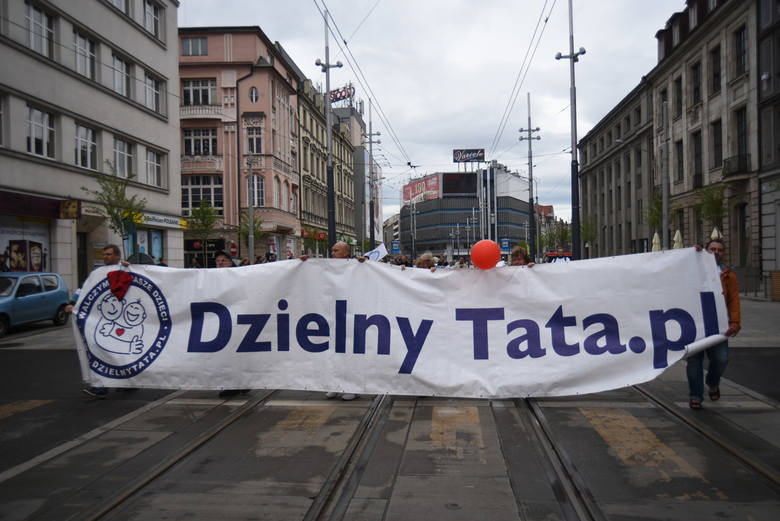 Manifestacja członków i sympatyków Śląskiego Stowarzyszenia Obrony Praw Ojca odbyła się pod hasłem "stop dyskryminacji ojców"