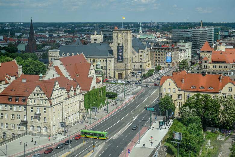 Dotarliśmy już na najwyższe piętra nowego poznańskiego wieżowca. Zobacz, jak wygląda panorama Poznania z Bałtyku.<br /> <br /> <strong><i>Przejdź do kolejnego zdjęcia ---></i></strong>