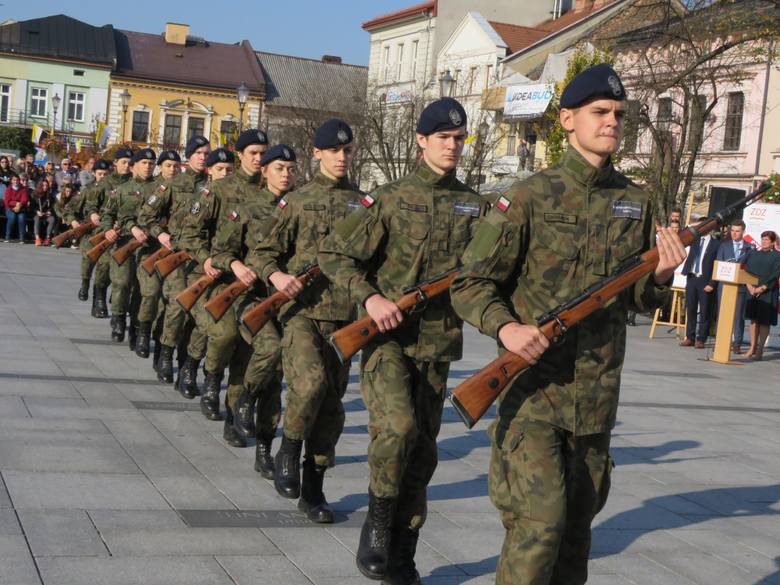 Klasy wojskowe ZDZ zaprezentowały się na pl. Jana Pawła II w Wadowicach