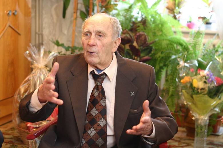 Luty to również miesiąc urodzin najstarszego wówczas mieszkańca Chojnic. W 2006 roku świętował on 102 urodziny. Zmarł dwa lata później. 