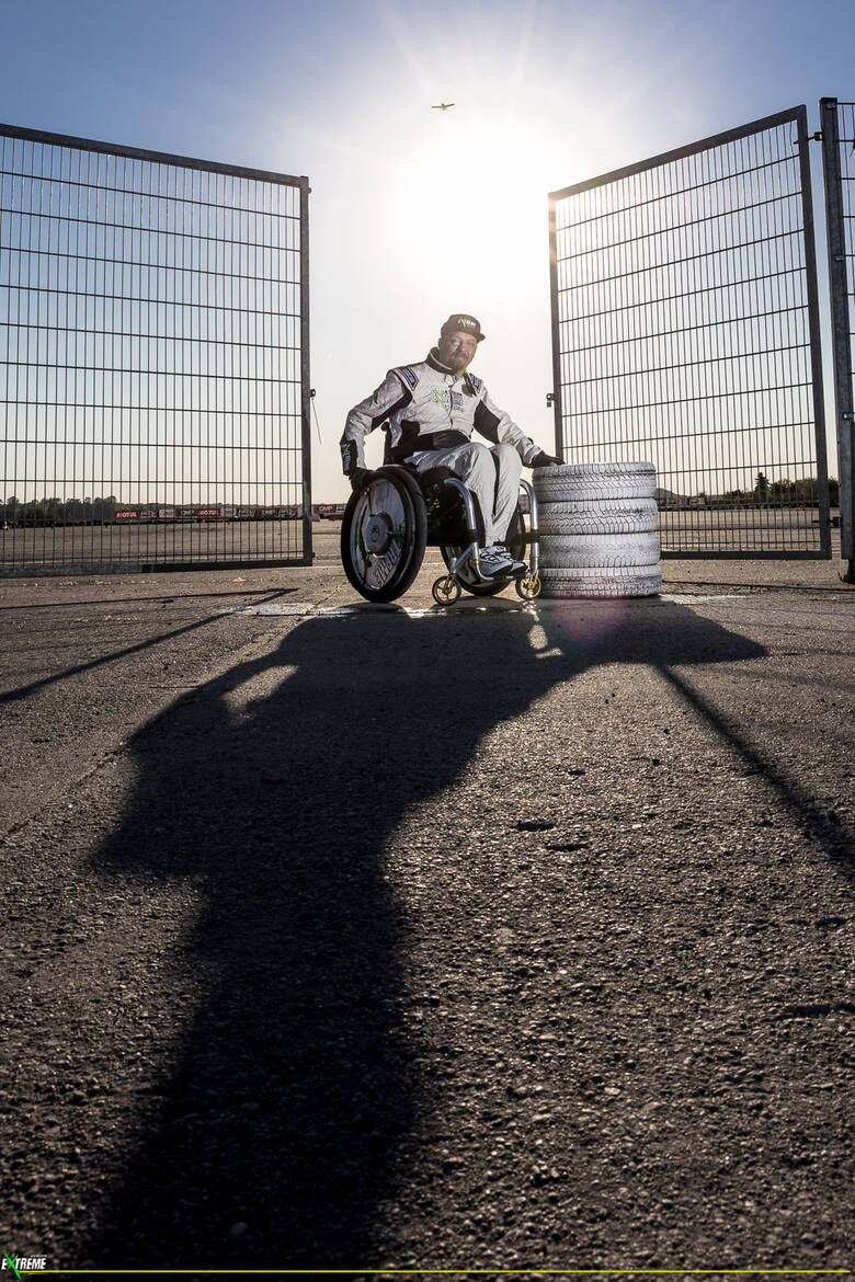 Sebastian Luty 13 lat temu złamał kręgosłup. Choć jest sparaliżowany w 95 procentach, to prowadzi samochód rajdowy. - Najgorzej jest użalać się nad sobą.