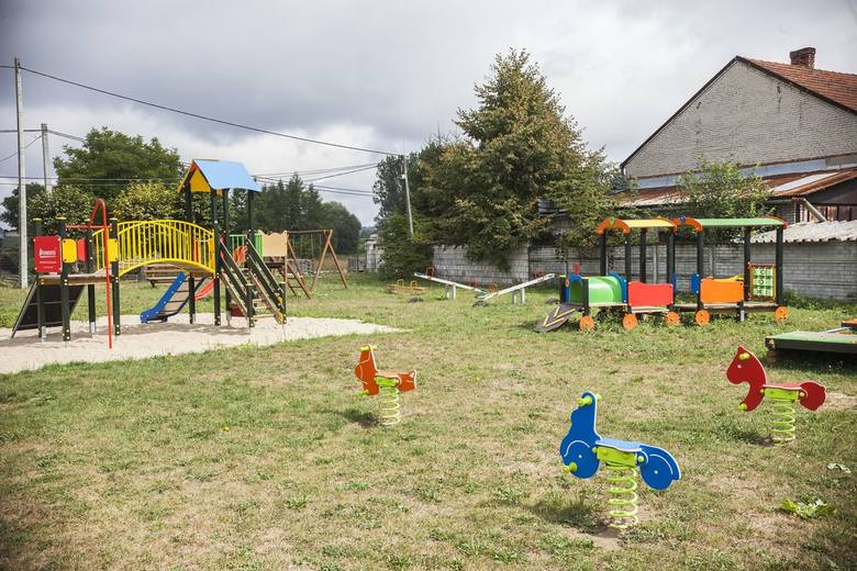 Tak prezentuje się nowy plac zabaw przy budynku szkoły w Stępocicach, który w ciepłe miesiące jest oblegany przez przedszkolaki.