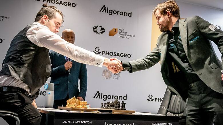 Jan Niepomniaszczij przegrał z Magnusem Carlsenem swój pierwszy pojedynek o tytuł mistrza świata
