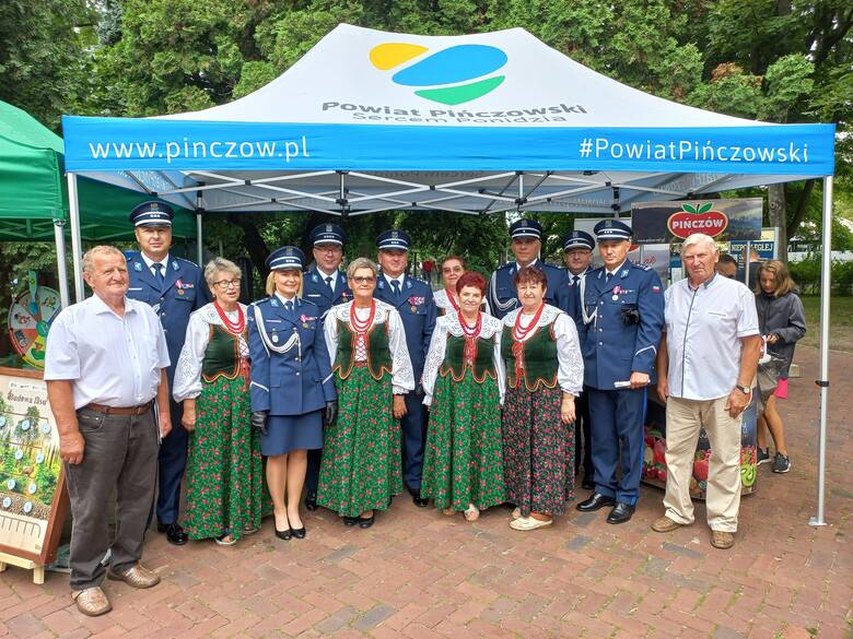 ak co roku, funkcjonariuszom z Pińczowa, na pikniku w Kielcach towarzyszyły panie Bogucanki