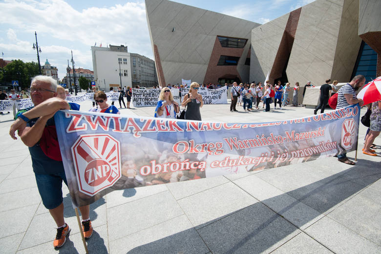 Protest nauczycieli w Toruniu.