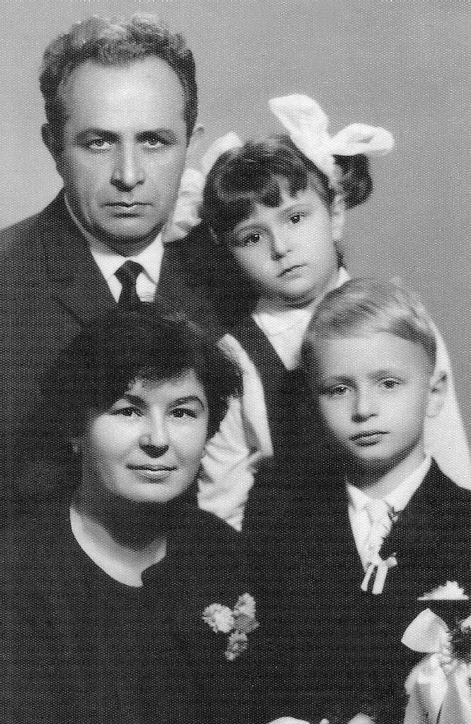 Inż. Jerzy Wadas (1927-1993) z żoną – Elżbietą z Otlików <br /> (1928-2012) oraz dziećmi: Stanisławem i Joanną, Opole 1967.