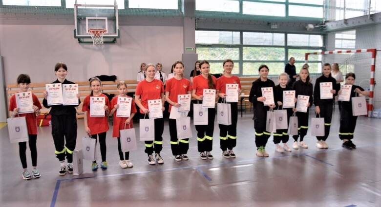 W mistrzostwach gminy Wolbrom młodych kadetów pożarnictwa wystartowało 72 zawodników i zawodniczek.