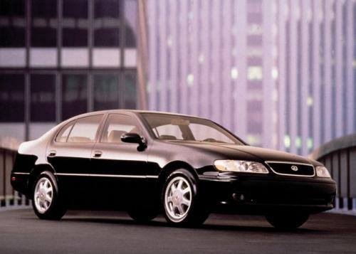 Fot. Lexus: Trochę zgrabniejszy Lexus GS 300 z 1993 r. przyczynił się do sukcesu tej marki w Europie.