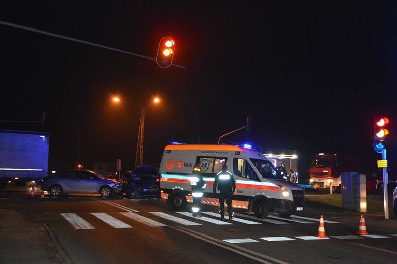 Wypadek na skrzyżowaniu DK 14 z ul. Piaskową w Łowiczu [ZDJĘCIA]