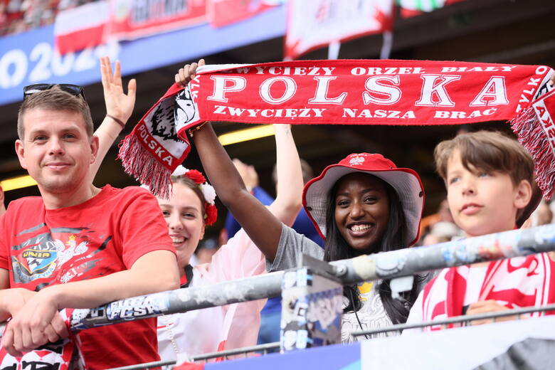 Na zdjęciu: polscy kibice przed meczem grupy D piłkarskich mistrzostw Europy z Holandią, 16 czerwca 2024. w Hamburgu.