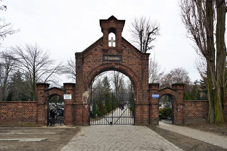 Brama cmentarza św. Wawrzyńca we Wrocławiu.
