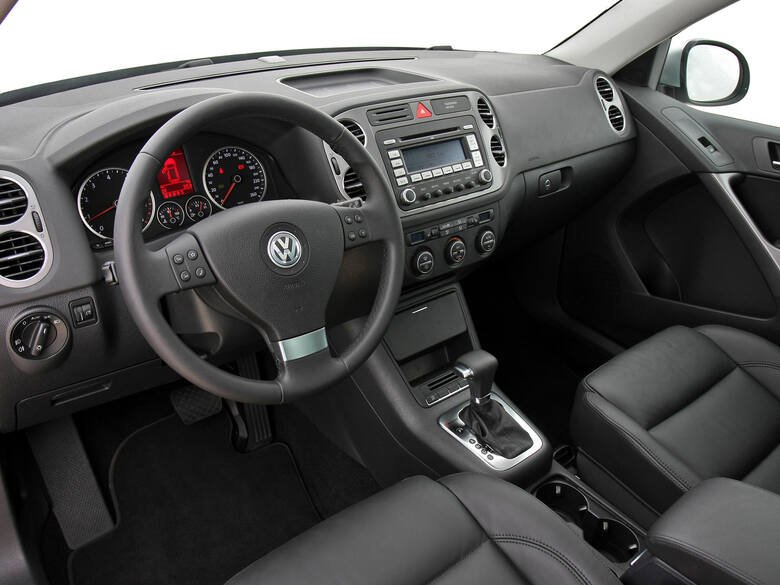 Volkswagen Tiguan (2007 - 2011)Tiguan świetnie się prowadzi, ma precyzyjny układ kierowniczy i wybór silników zapierający dech. Wśród dziewięciu jednostek