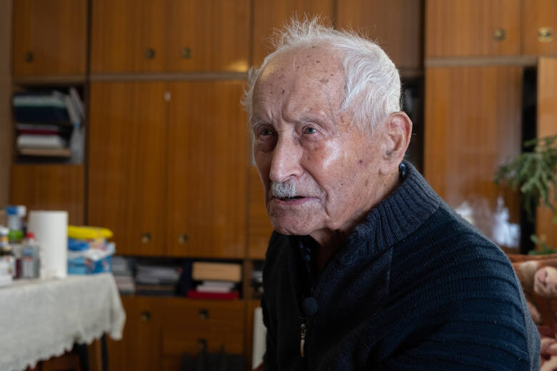 105-letni por. Tadeusz Lutak ze Strzyżowa walczył w 1939 r. Mimo zacnych urodzin ma dobrą pamięć i mnóstwo wspomnień [WIDEO]