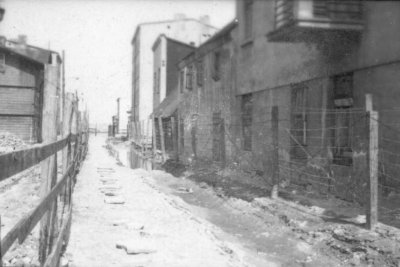 Cyganie w Litzmannstadt Ghetto przebywali niewiele ponad dwa miesiące. Umieszczono ich w wydzielonym, ogrodzonym obozie