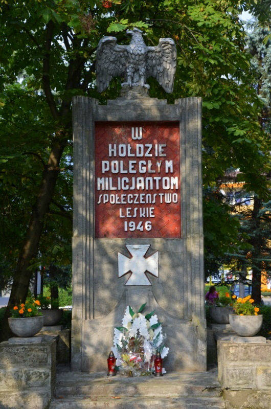 Z pomnika poległych w walkach z UPA w Lesku zdemontowano orła. Mieszkańcy poruszeni, burmistrz tłumaczy: to decyzja IPN 