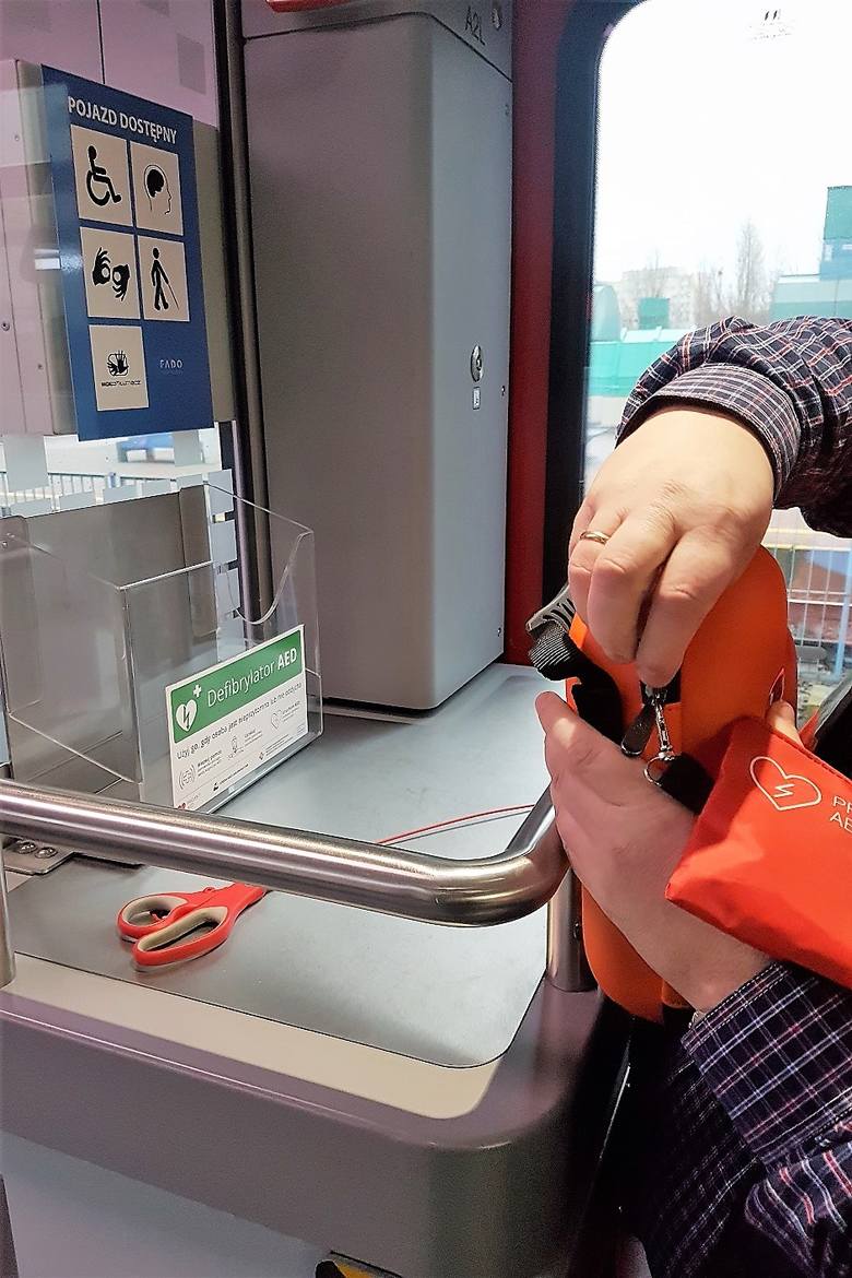 Defibrylatory w pociągach ŁKA z Budżetu Obywatelskiego Samorządu Województwa Łódzkiego
