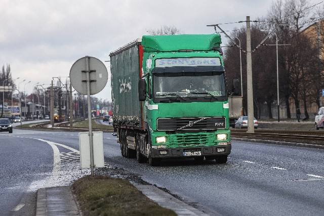 Od 19 stycznia kierowca ciężarówki musi mieć ukończone 21 lat.