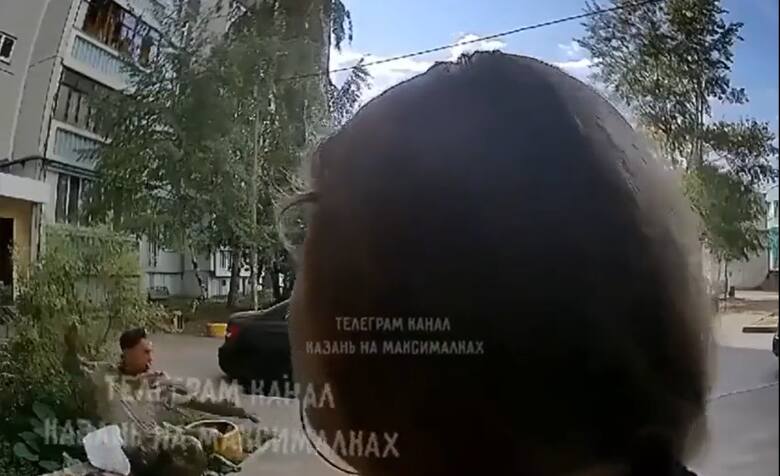 Rosyjski żołnierz wrócił z frontu. Siedząc pod blokiem, nagle rzucił granatem