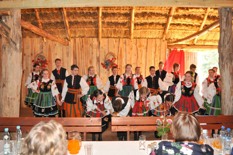 Grupa z Zielonej Góry integrowała się z łowickimi zespołami folklorystycznymi [Zdjęcia]