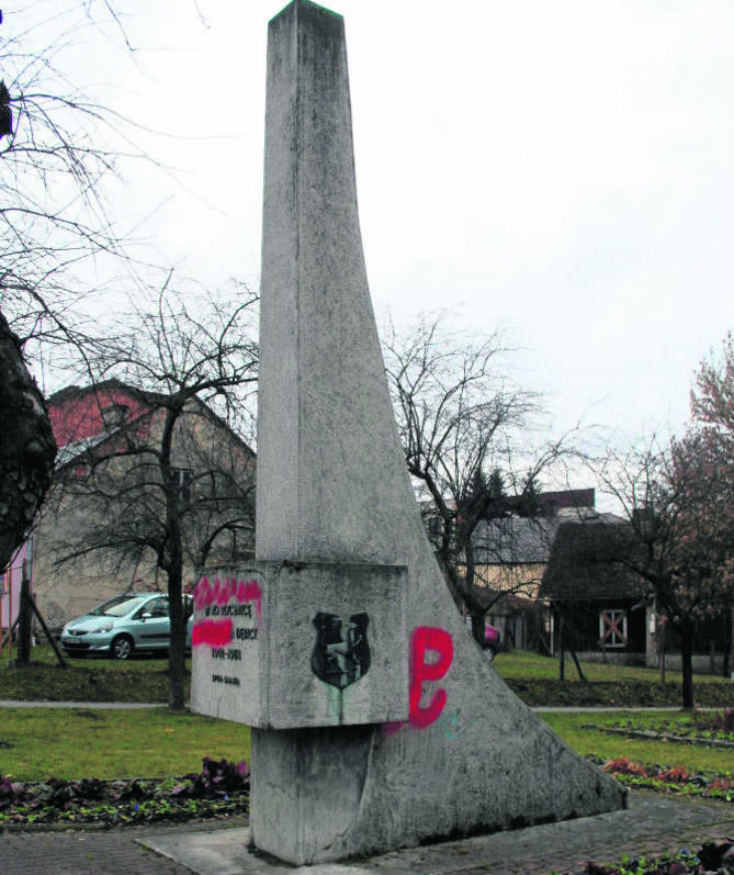 Sowiecki obelisk w Dębicy do zburzenia?
