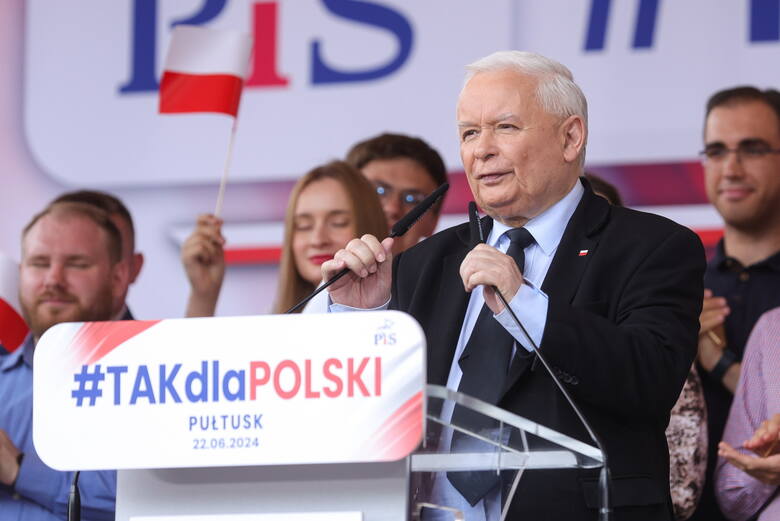 Jarosław Kaczyński zapowiada zbiórkę podpisów ws. referendum dotyczącego paktu migracyjnego.