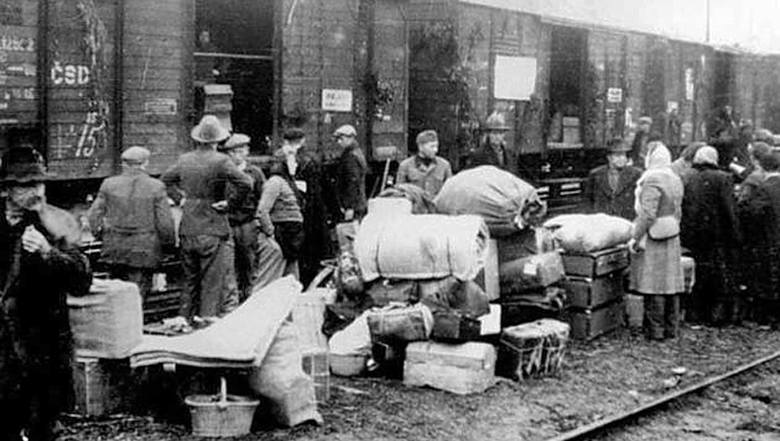 Deportacja Polaków w głąb ZSRR, zdjęcie wykonane po agresji Sowietów na Polskę, a przed atakiem Niemiec na ZSRR - lata 1939-1941