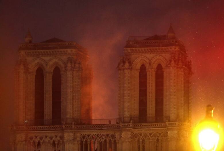 Kiedy płonęła, cały świat płakał. Dziś rocznica pożaru paryskiej Katedry Notre-Dame. Kiedy Nasza Pani powróci? [ZDJĘCIA]