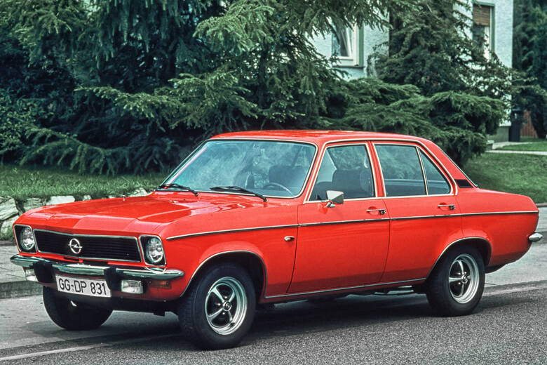 W 1970 roku Opel zrewolucjonizował klasę samochodów średniej wielkości. Opel Ascona był prekursorem zapewniających przyjemność z jazdy sportowych limuzyn