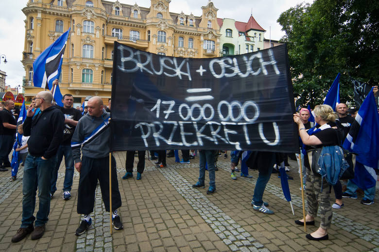 21.06.2016 bydgoszcz  zawisza kibole przemarsz demonstracja. fot: tomasz czachorowski/polska press