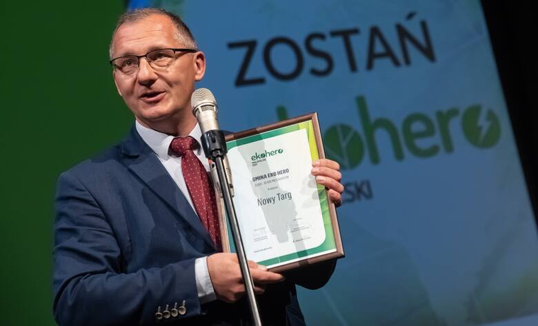 Waldemar Wojtaszek, zastępca burmistrza Nowy Targ, miasta, które przeznacza co roku 1 mln zł na poprawę jakości powietrza, z nagrodą