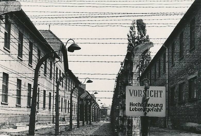 W kwietniu 1940 roku Niemcy rozpoczęli budowę obozu koncentracyjnego Auschwitz